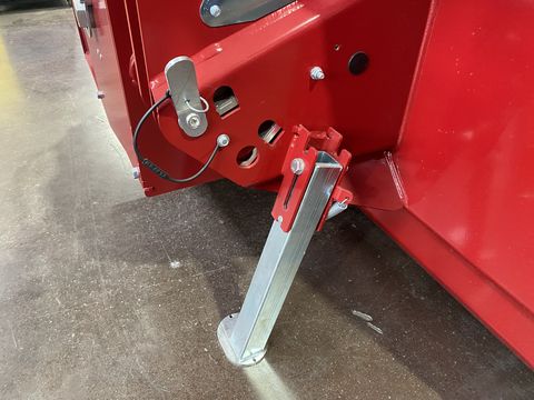 Tajfun EGV85 AHK SG mit Schildbreite 205 cm