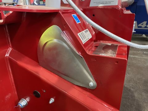 Tajfun EGV85 AHK SG mit Schildbreite 205 cm