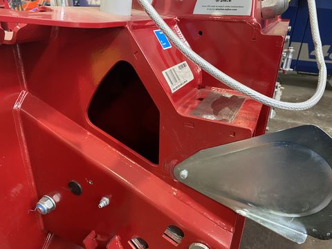 Tajfun EGV85 AHK SG mit Schildbreite 205 cm