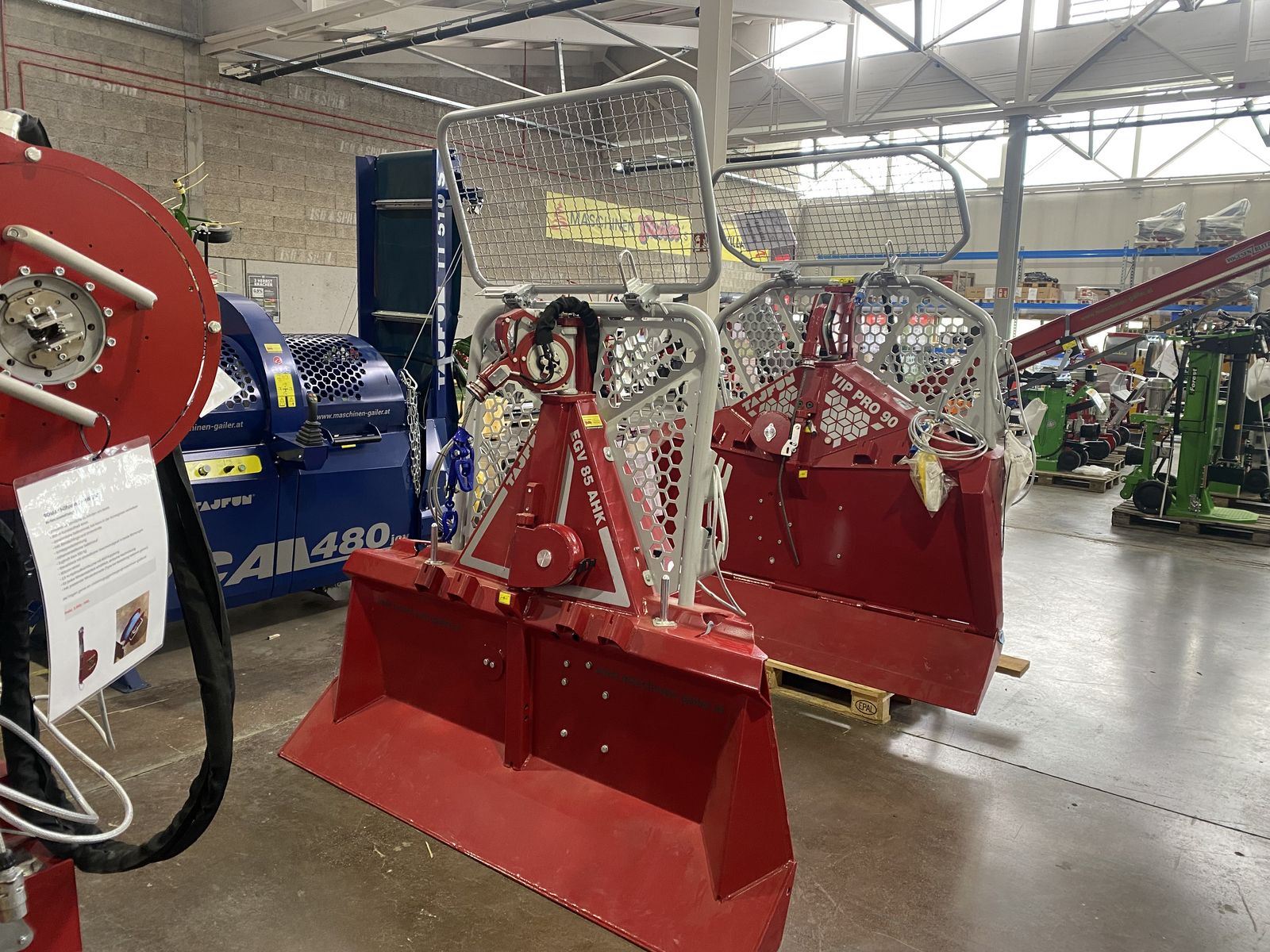 Tajfun  EGV85 AHK SG mit Schildbreite 205 cm 2