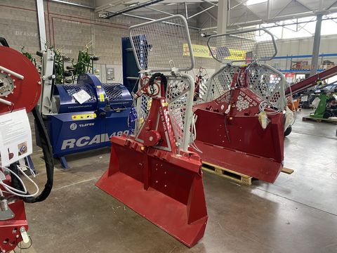 Tajfun EGV85 AHK SG mit Schildbreite 205 cm