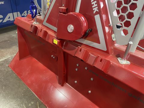 Tajfun EGV85 AHK SG mit Schildbreite 205 cm