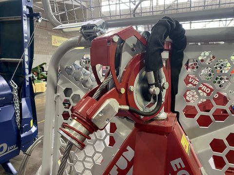 Tajfun EGV85 AHK SG mit Schildbreite 205 cm