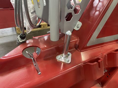 Tajfun EGV85 AHK SG mit Schildbreite 205 cm