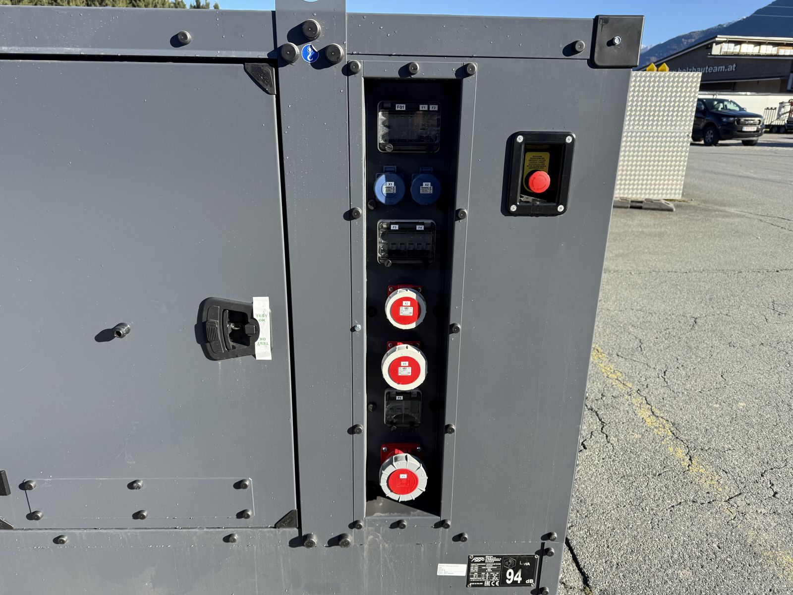 FD 32 M-ST mit Mitsubishi Motor und Steckdosen 3