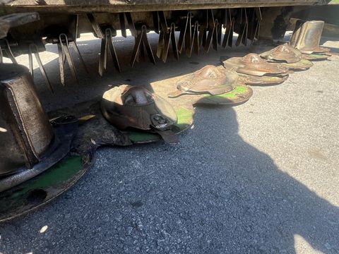 Krone Easy Cut 280 CV mit Stahlzinkenaufbereiter