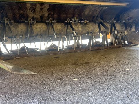 Krone Easy Cut 280 CV mit Stahlzinkenaufbereiter