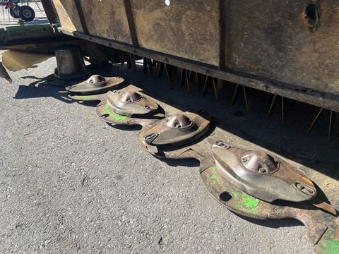 Krone Easy Cut 280 CV mit Stahlzinkenaufbereiter