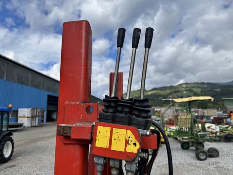 Kuhn Siloblockschneider mit Hubgerüst 