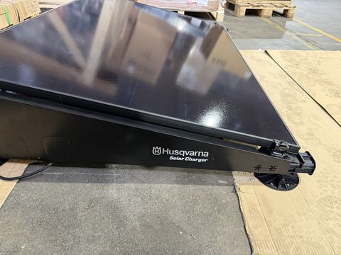 Husqvarna Solar Charger
