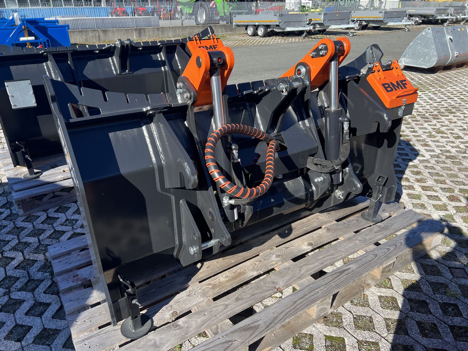 BMF Polterschild 170 mit hydr. Greifer 3