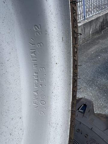 BKT Kompletträder 10.0/75-15.3 AS-Profil