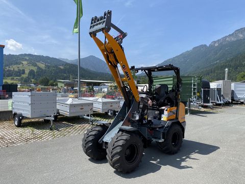 Giant G 2500 HD mit abklappbaren Fahrerschutzdach