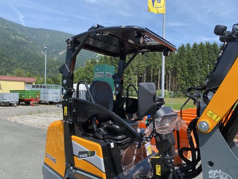 Giant G 2500 HD mit abklappbaren Fahrerschutzdach