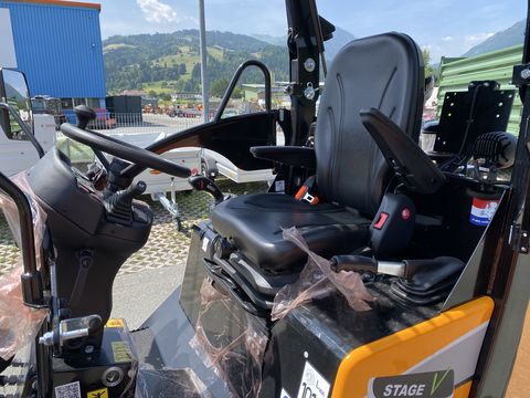 Giant G 2500 HD mit abklappbaren Fahrerschutzdach
