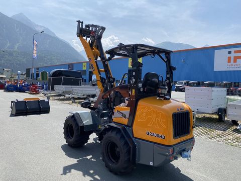 Giant G 2500 HD mit abklappbaren Fahrerschutzdach