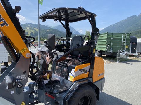 Giant G 2500 HD mit abklappbaren Fahrerschutzdach