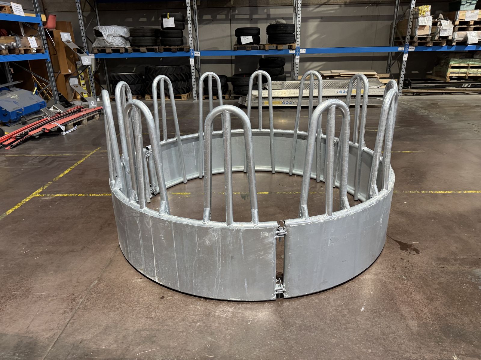 Patura Profi Rundraufe mit 12 Fressplätze 2