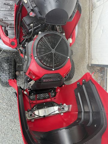 Honda HF 2622 Rasentraktor mit elektr. Entleerung