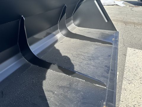 Quicke Volumenschaufel VS 220 mit Euroaufnahme