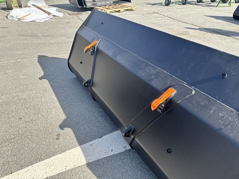 Quicke Volumenschaufel VS 220 mit Euroaufnahme