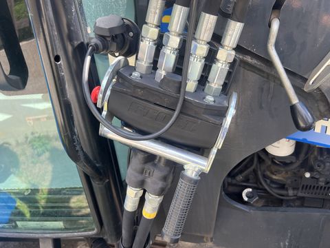 New Holland T5040