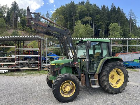 John Deere 6210