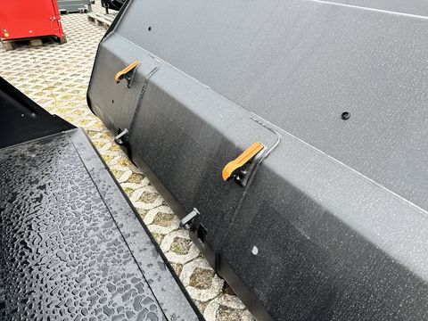 Quicke Volumenschaufel VL 245 mit Euroaufnahme