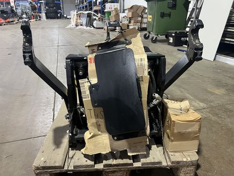 Folger Fronthydraulik u. Frontzapfwelle NewHolland T4.S