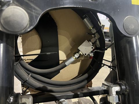 Folger Fronthydraulik u. Frontzapfwelle NewHolland T4.S