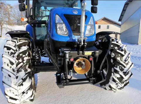 Folger Fronthydraulik u. Frontzapfwelle NewHolland T4.S
