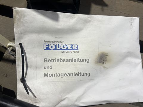 Folger Fronthydraulik u. Frontzapfwelle NewHolland T4.S