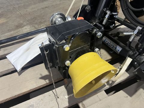 Folger Fronthydraulik u. Frontzapfwelle NewHolland T4.S