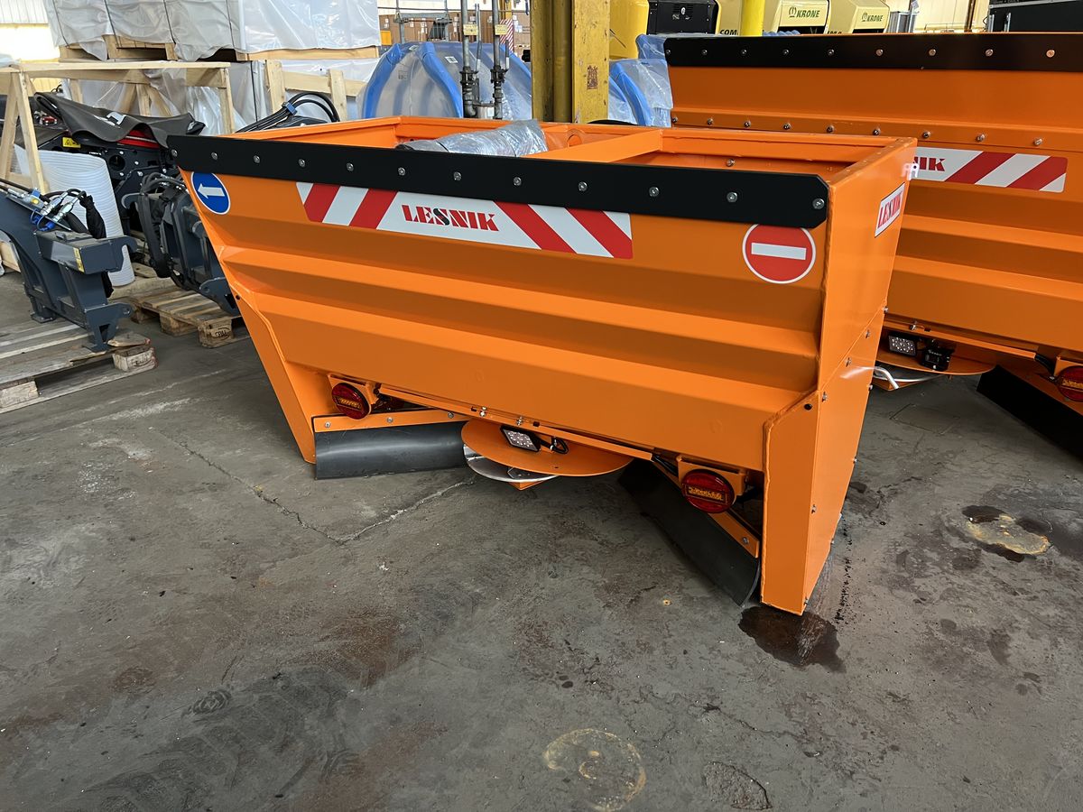 Lesnik PR18 Selbstlade-Tellerstreuer 1000Liter 2