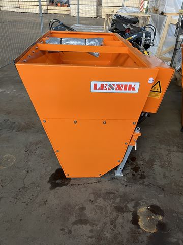 Lesnik PR18 Selbstlade-Tellerstreuer 1000Liter