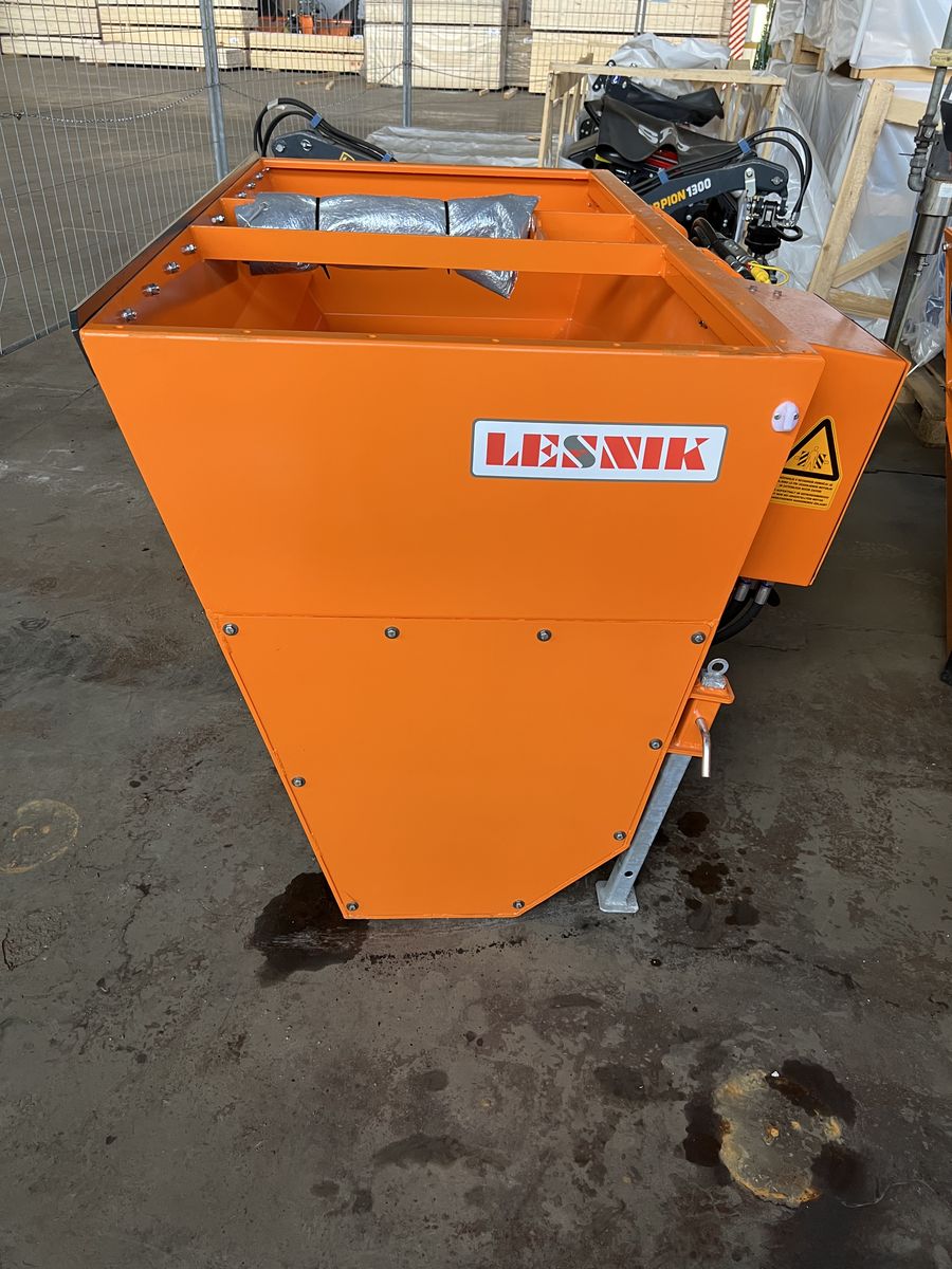 Lesnik PR18 Selbstlade-Tellerstreuer 1000Liter 3