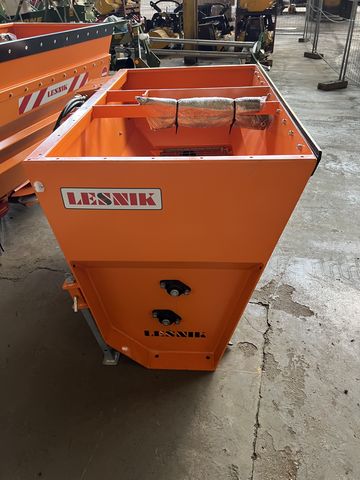 Lesnik PR18 Selbstlade-Tellerstreuer 1000Liter