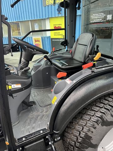 Solis 26 HST 4WD mit Kabine