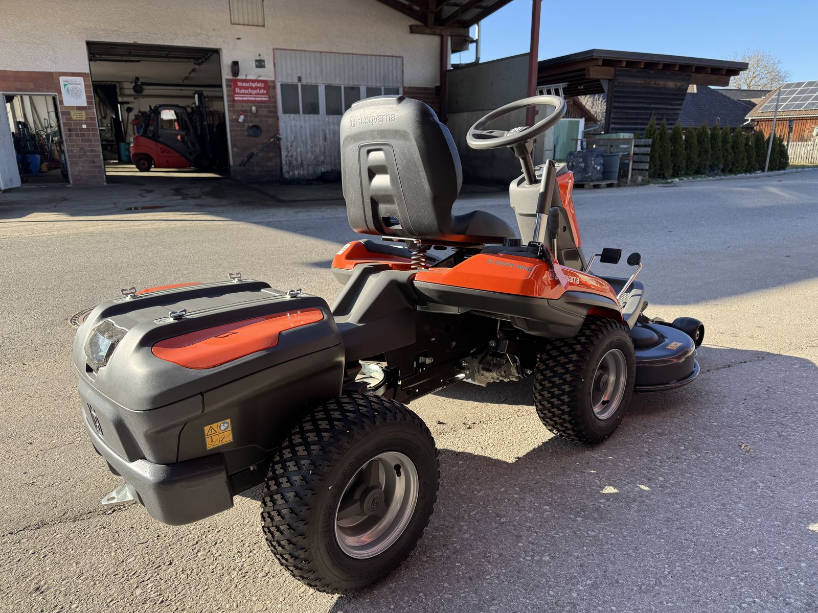 Husqvarna R200iX AWD 3