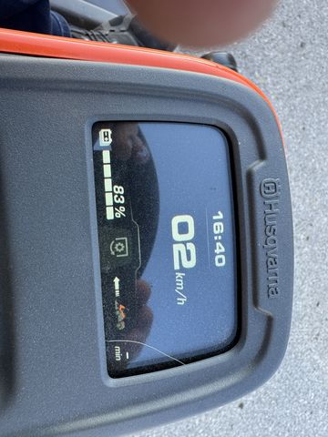 Husqvarna R200iX AWD