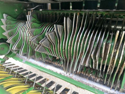 John Deere 854 Premium Rundballenpresse