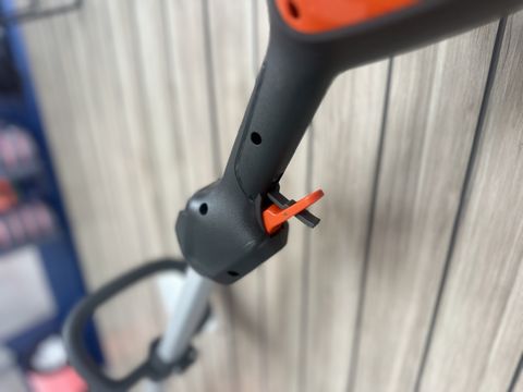 Husqvarna Husqvarna 215iL- Akkutrimmer