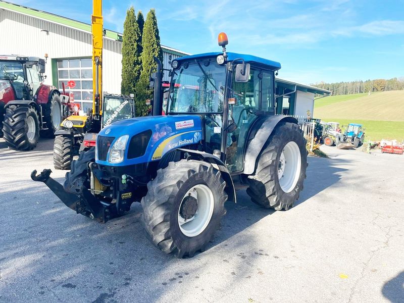 New Holland T4050 DeLuxe 1
