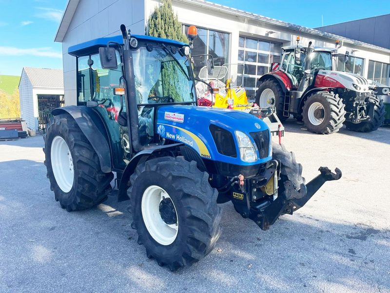 New Holland T4050 DeLuxe 3