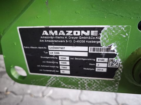 Amazone UX 3200 Special Feldspritze gezogen