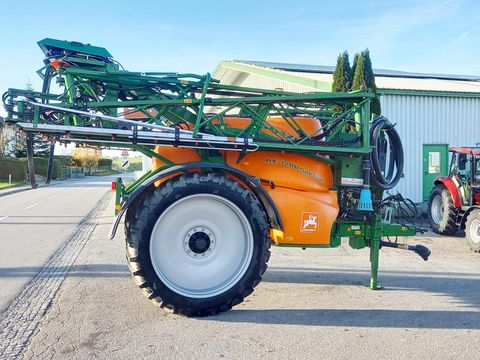 Amazone UX 3200 Special Feldspritze gezogen
