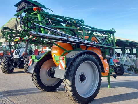 Amazone UX 3200 Special Feldspritze gezogen