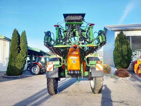 Amazone UX 3200 Special Feldspritze gezogen