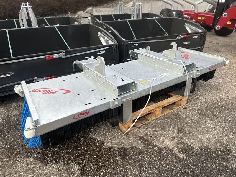 Fliegl Luchs Kehrbesen 2.500 mm breit 2