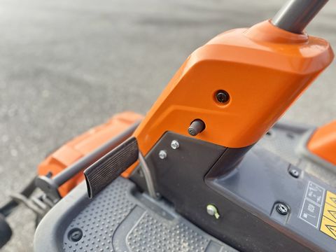 Husqvarna Rider R 214C